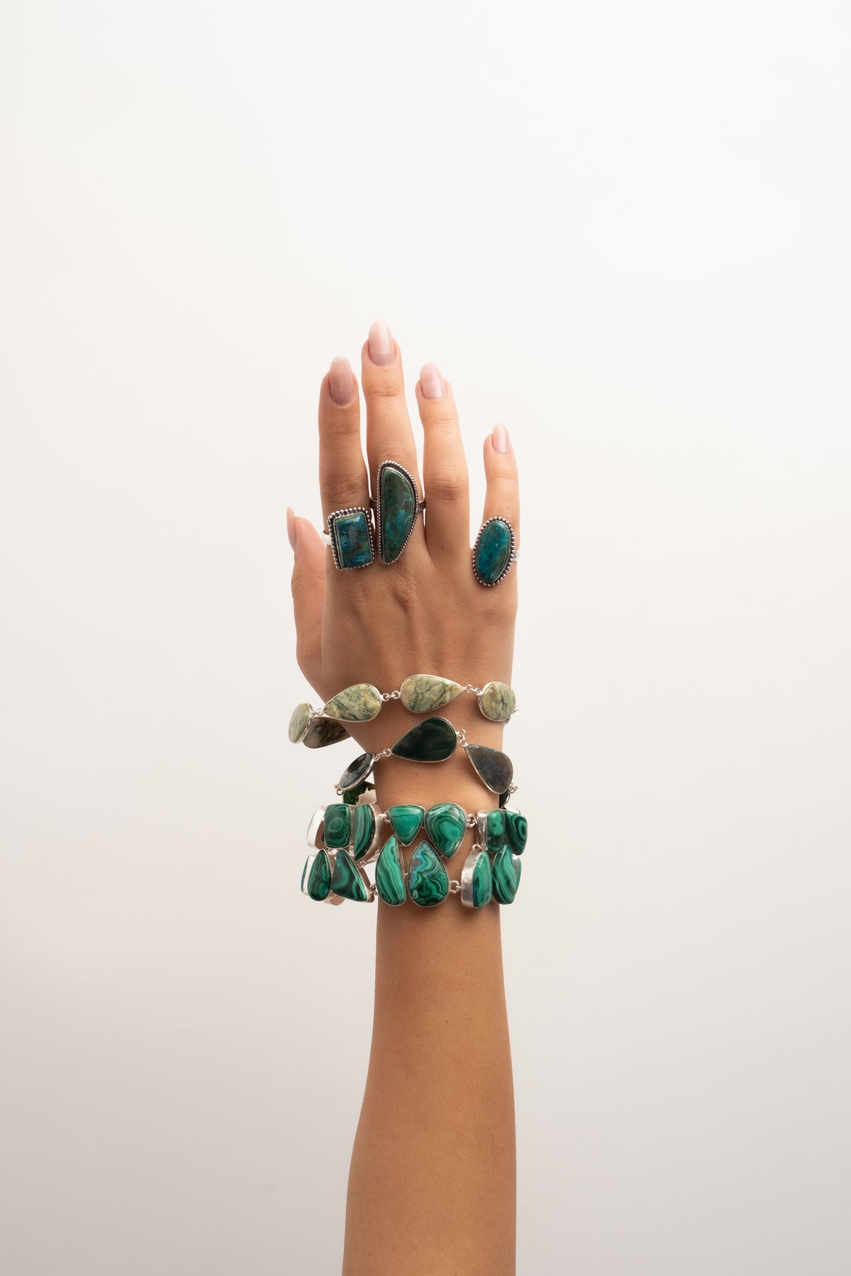 Natürliche Kristalle, handgefertigt, verstellbare Manschettenarmbänder für Frauen, Großhandelsmenge, mehrfarbig, versilberte Armreifen