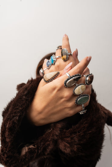 Handgefertigte Edelsteinringe im böhmischen und Vintage-Stil – riesige verschiedene Designs, Natursteine, versilbert und vergoldet über Messing, gemischte Größen (US 6–10, UK LT, EU 52–61)