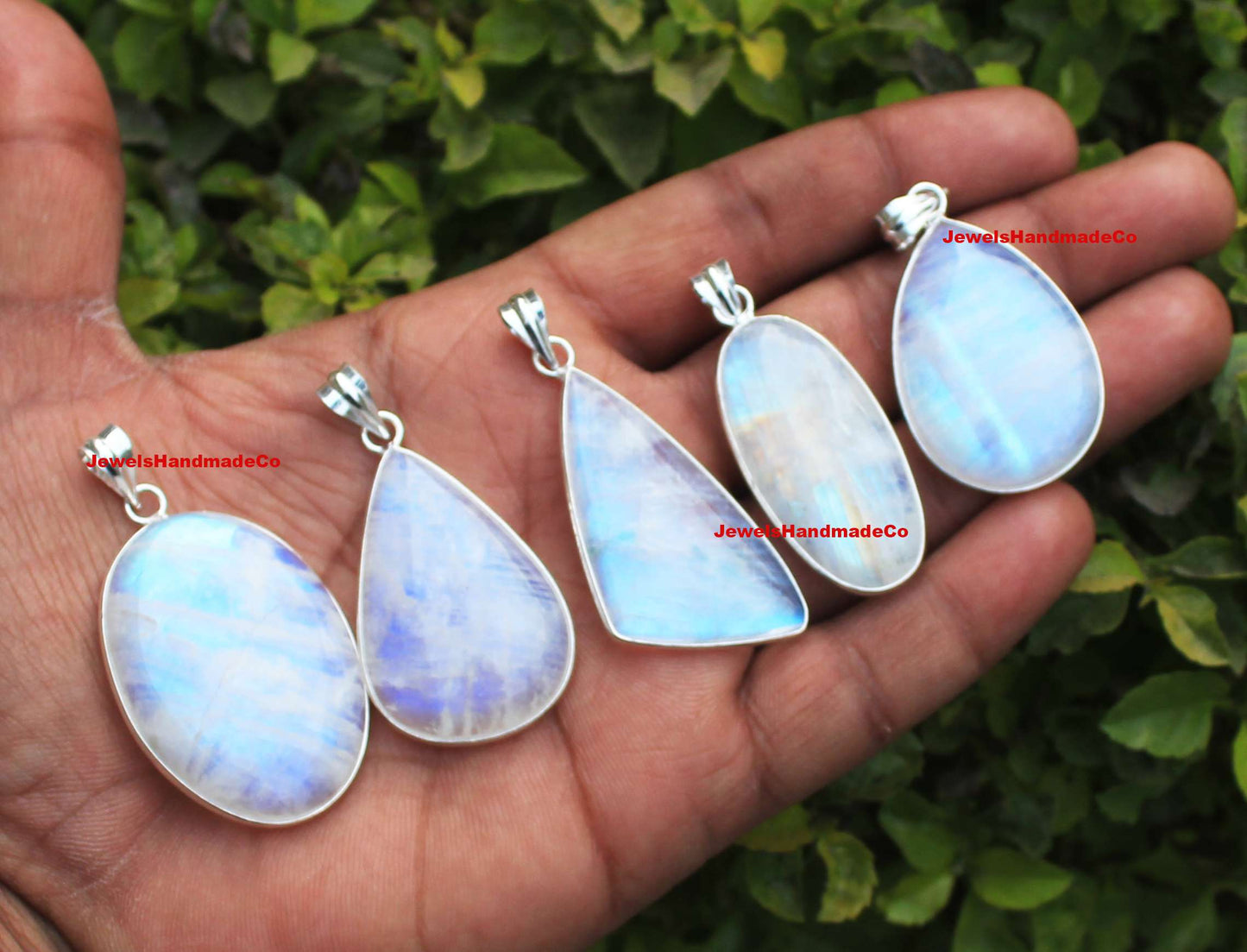 Pendentifs AAA Simple Works en pierre de lune arc-en-ciel - Faits à la main, en laiton plaqué argent, vente en gros