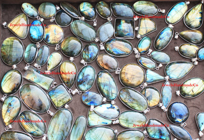 Pendentifs minimalistes en labradorite - Faits à la main, laiton plaqué argent, vente en gros