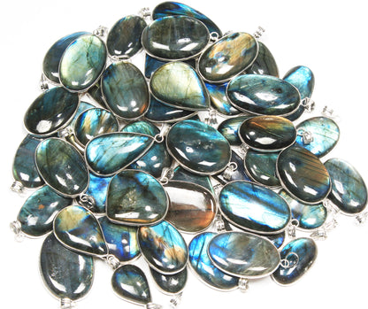 Pendentifs minimalistes en labradorite - Faits à la main, laiton plaqué argent, vente en gros
