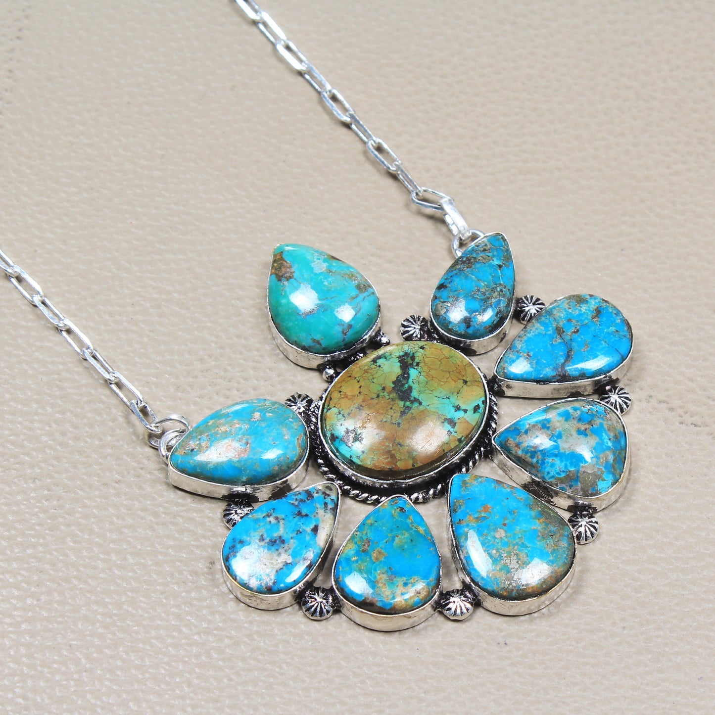 Collier en turquoise de l'Arizona – Plaqué argent, fait main, pièce identique à celle présentée