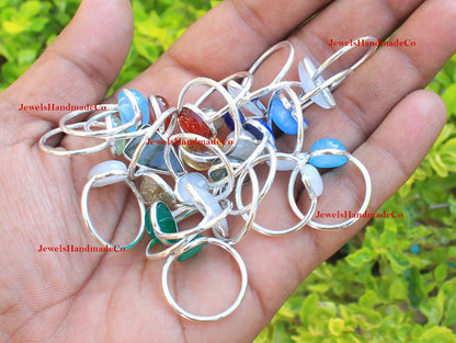 Bagues empilables délicates avec lunette – Minimalistes, pierres précieuses naturelles, assorties et en gros