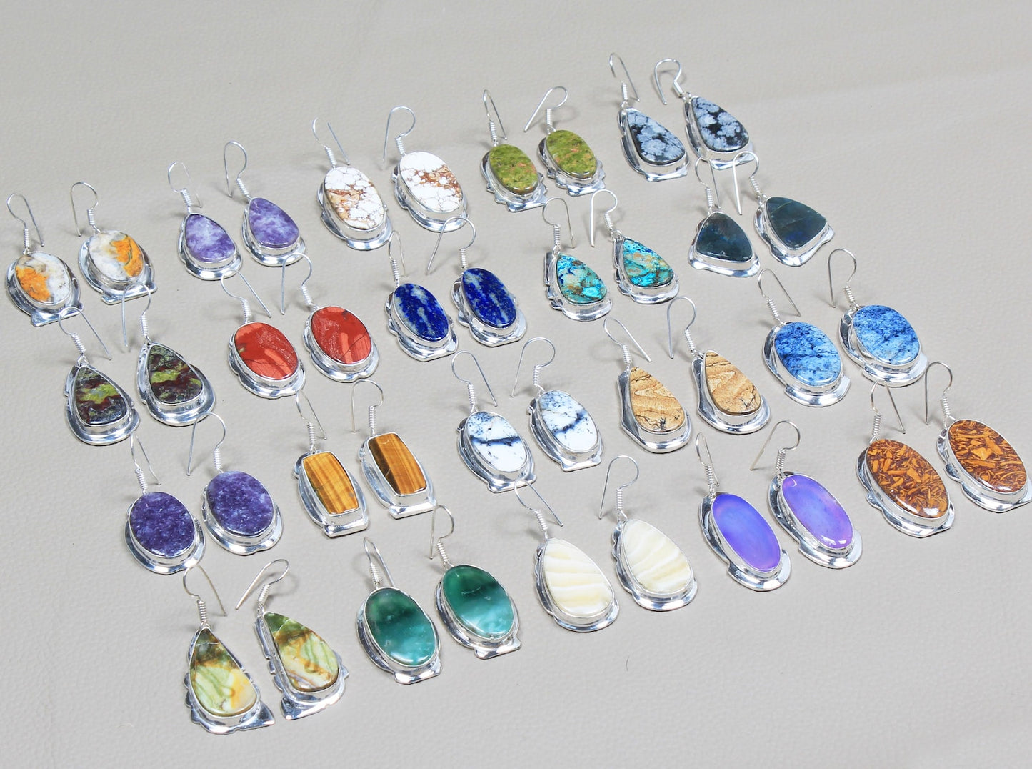 Boucles d'oreilles à crochet en pierres précieuses naturelles assorties, lot de gros boucles d'oreilles multi-cristal faites à la main pour femmes