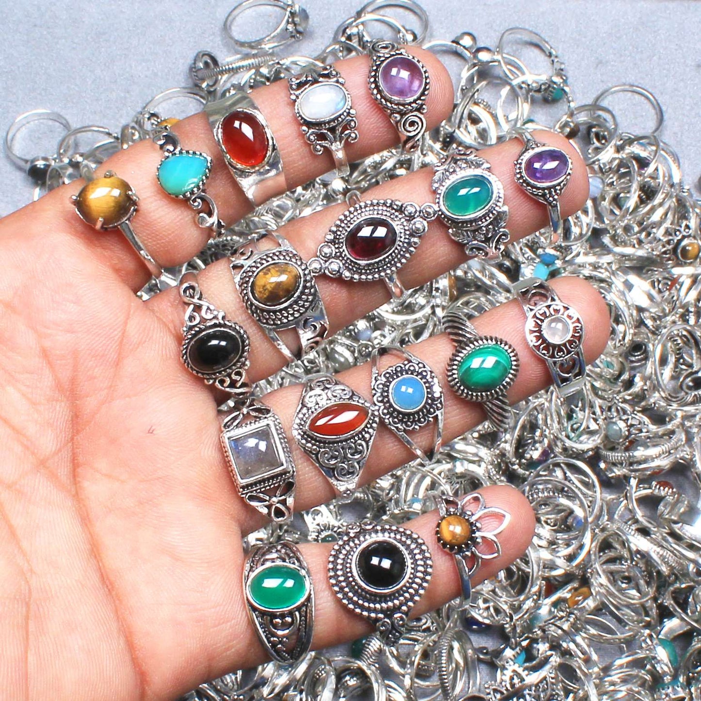 Bagues empilables délicates, plaquées argent – ​​Assortiment, style bohème avec cristaux naturels, vente en gros
